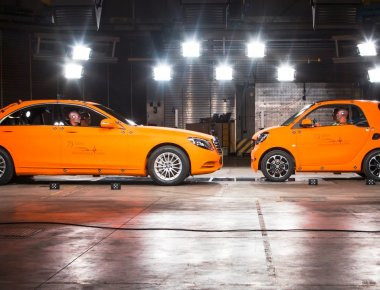 Crash Test: Μπορεί ένα Smart να «επιζήσει» σε σύγκρουση με μια Mercedes S-Class;